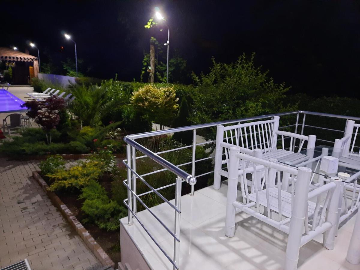 Nica Hotel Kobuleti Bagian luar foto
