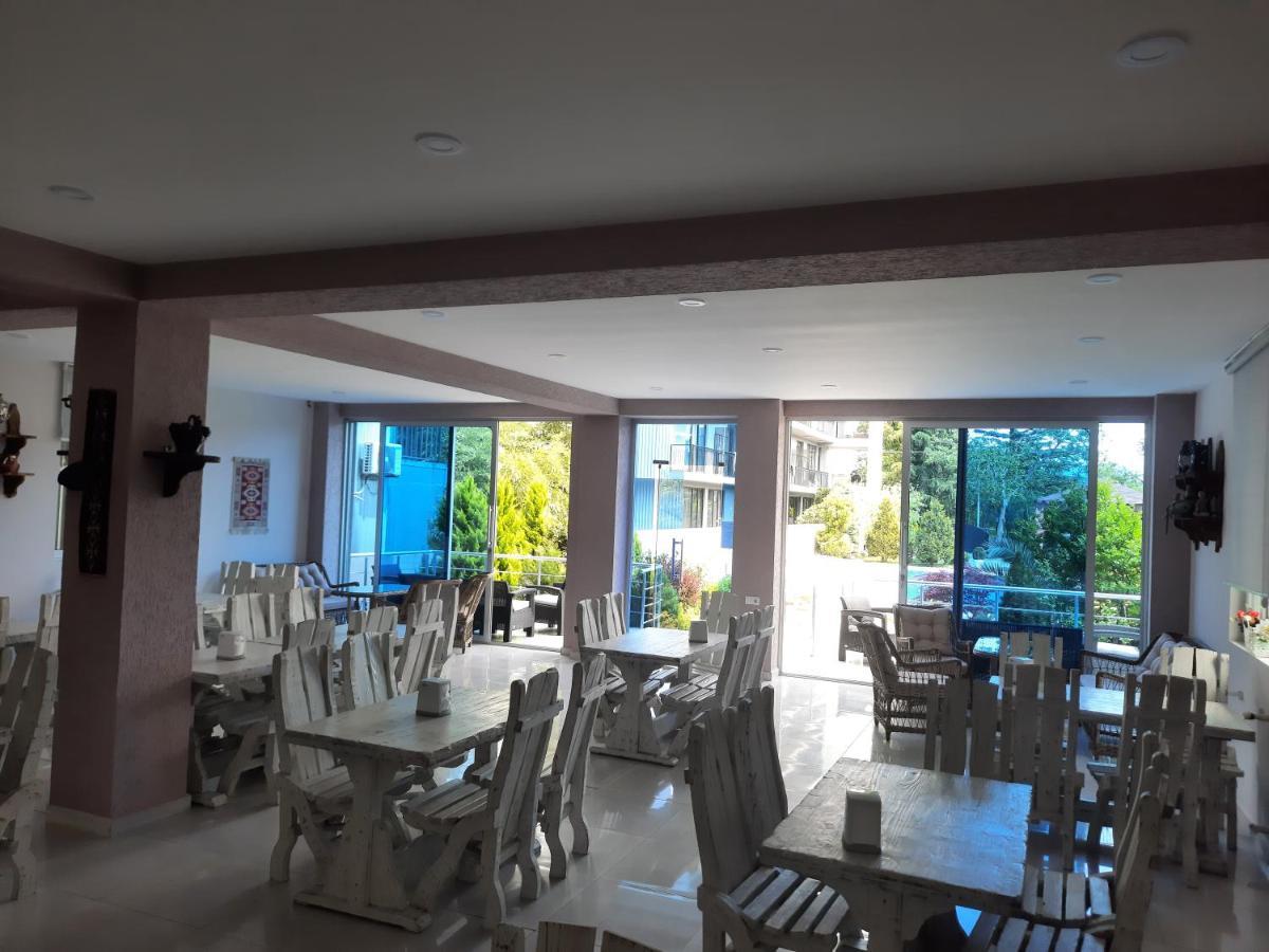 Nica Hotel Kobuleti Bagian luar foto