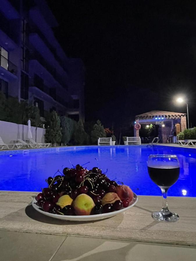 Nica Hotel Kobuleti Bagian luar foto