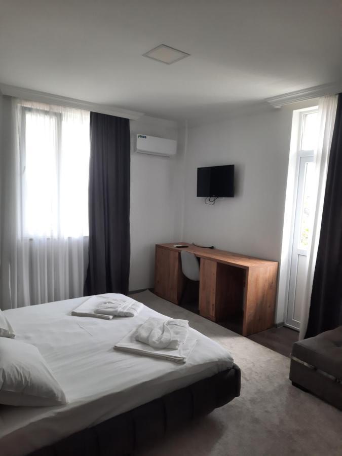 Nica Hotel Kobuleti Bagian luar foto