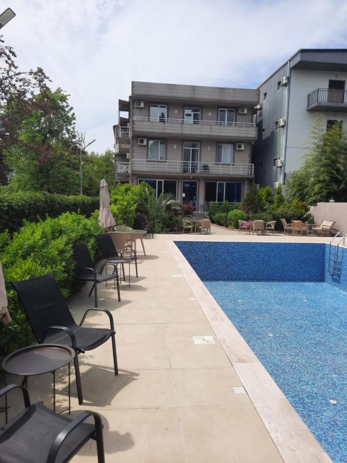 Nica Hotel Kobuleti Bagian luar foto