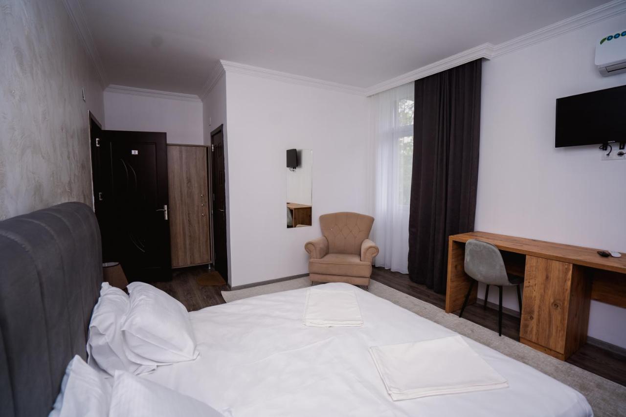 Nica Hotel Kobuleti Bagian luar foto