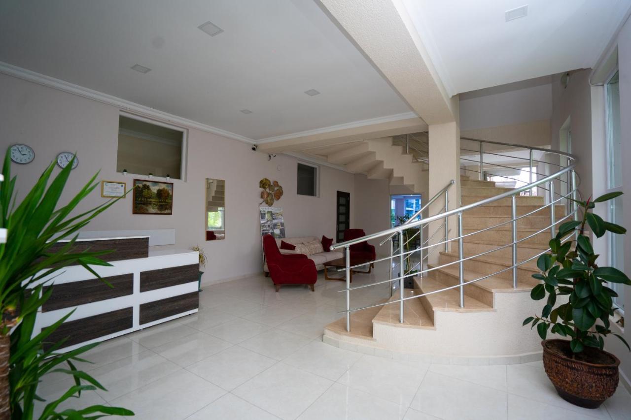 Nica Hotel Kobuleti Bagian luar foto