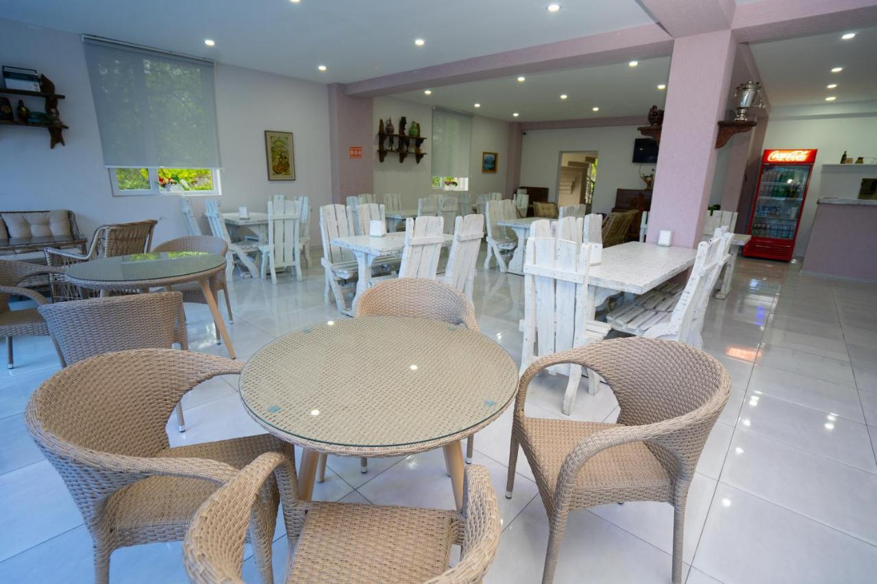 Nica Hotel Kobuleti Bagian luar foto