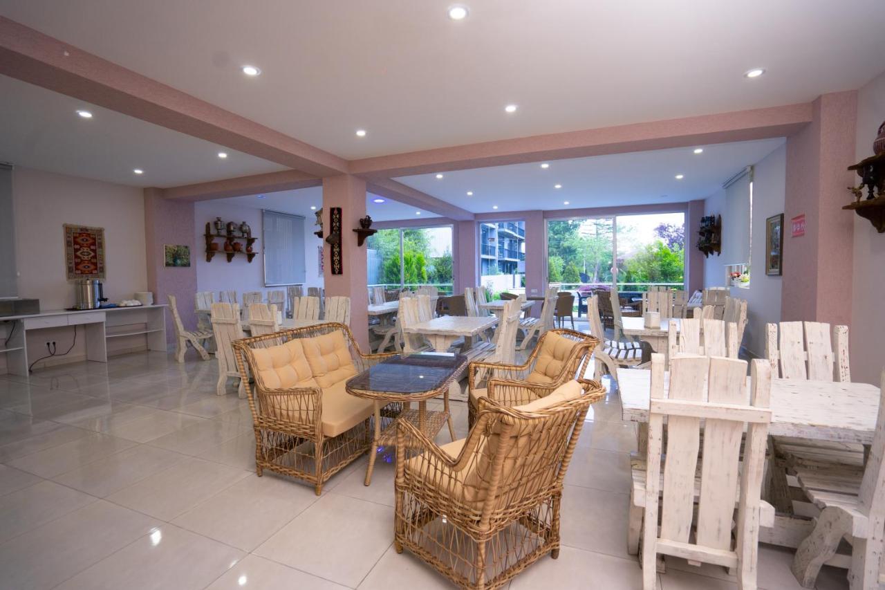 Nica Hotel Kobuleti Bagian luar foto