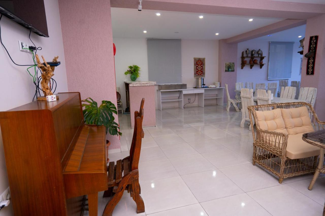 Nica Hotel Kobuleti Bagian luar foto