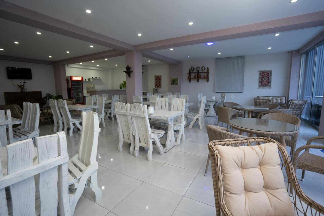 Nica Hotel Kobuleti Bagian luar foto